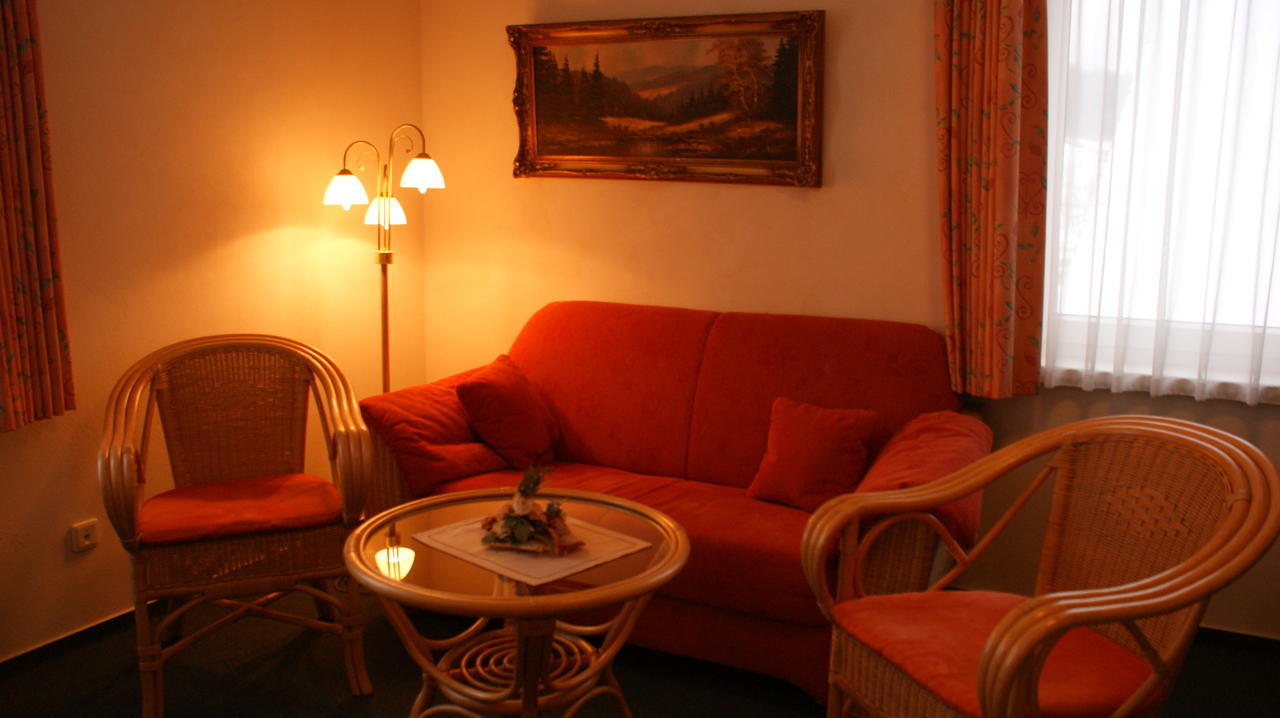 Landhotel Loenskrug Hellental Room photo